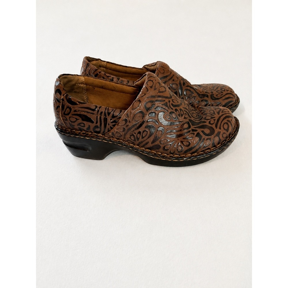 b.o.c. Born Womens 8.5 Brown Leather Floral Cutout Clogs Slip On Shoes